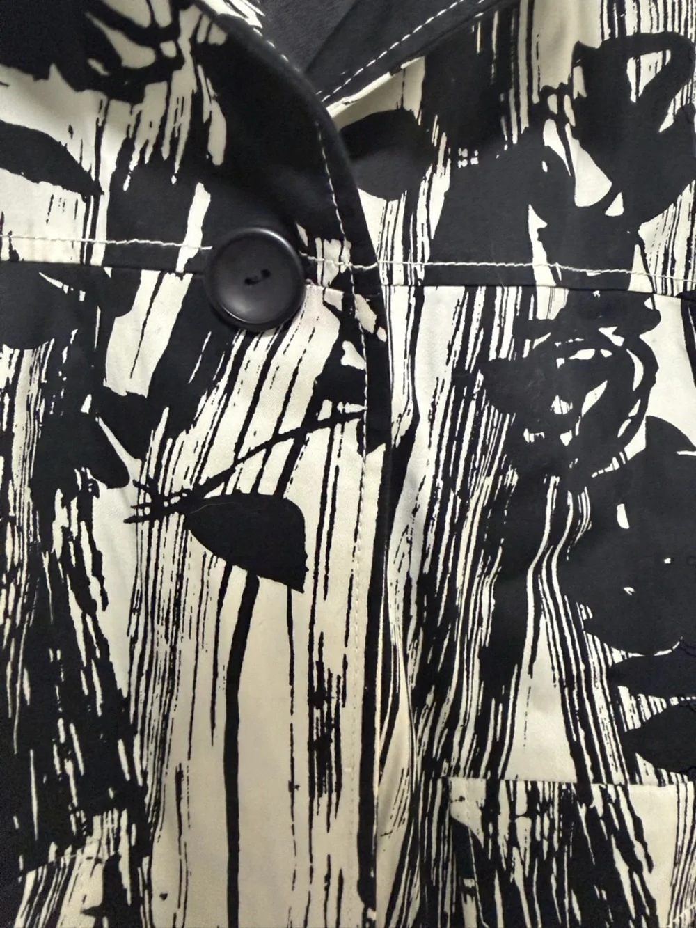 St. John Black and White Abstract-Print Cropped Jacket - Picture 3 of 6
